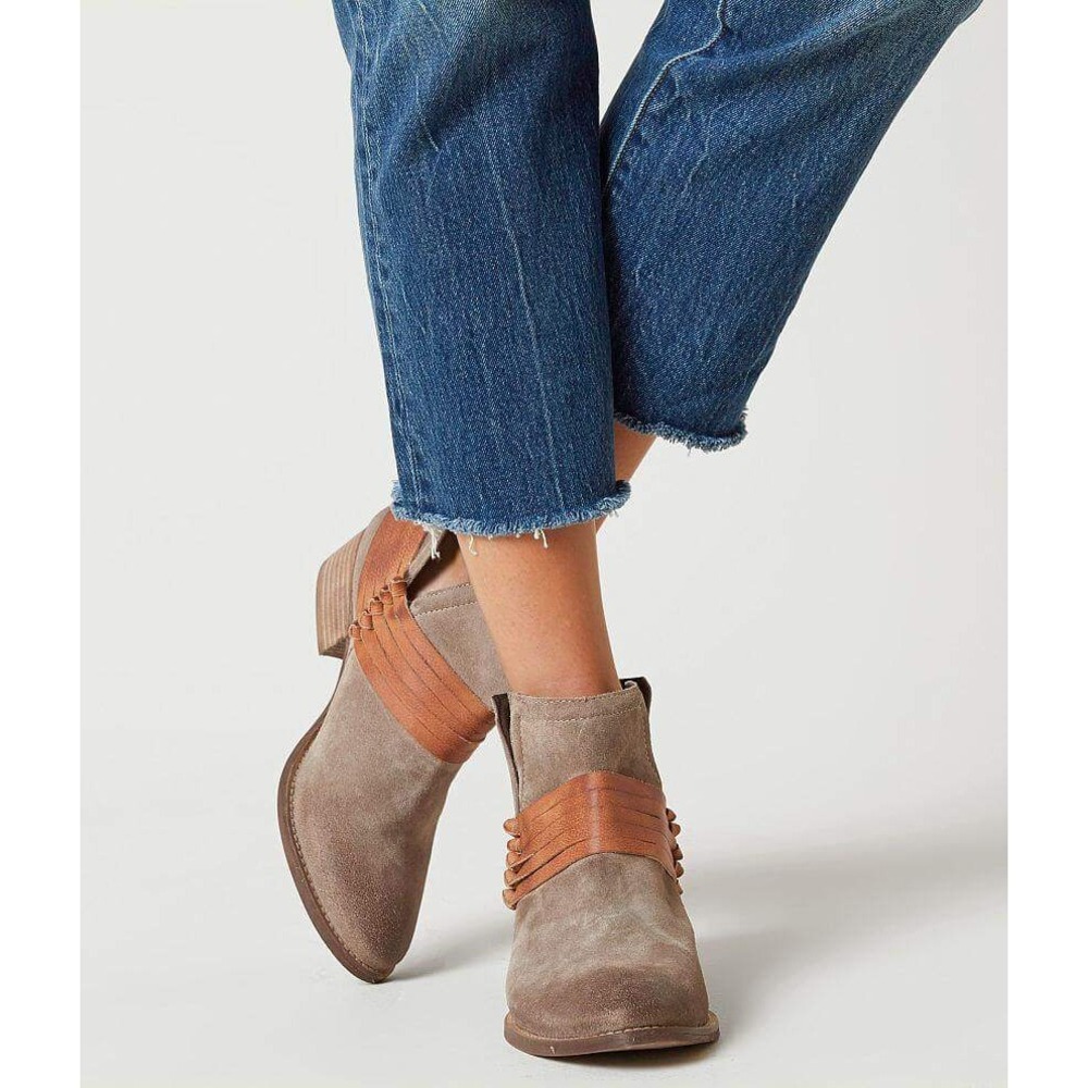 Diba True Sly Fox Taupe Suede Leather Side Cutout Western‎ Ankle Boots 9.5